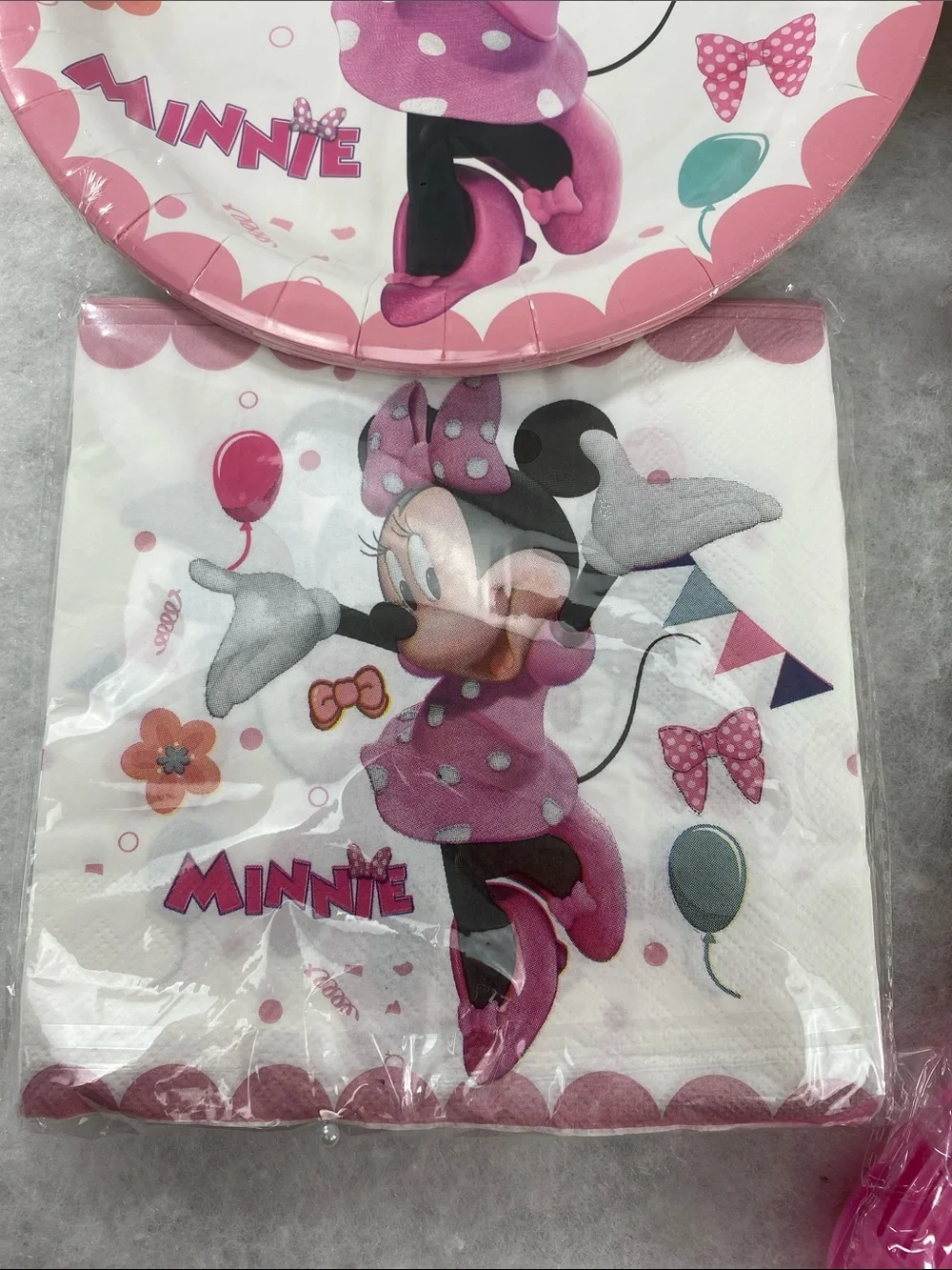 Disney Minnie Mouse Pink Party Tableware Set